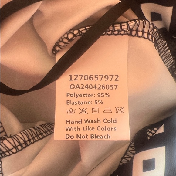 Commense Geometric Black and White Wide Leg Pants - Picture 7 of 7